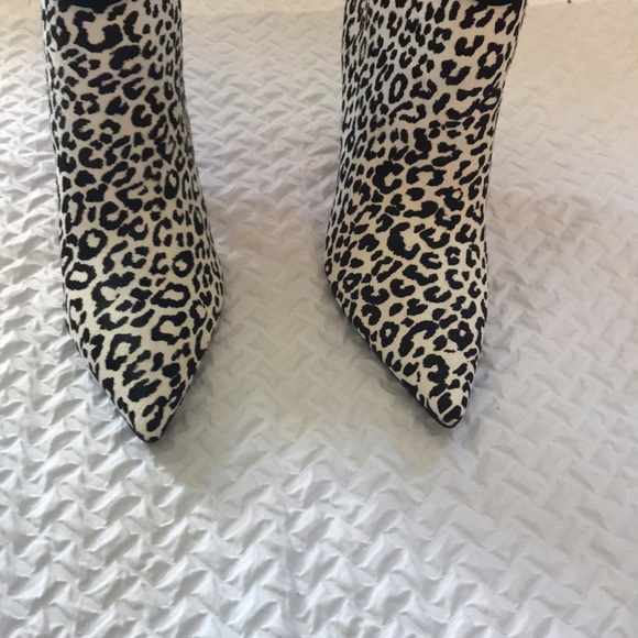 Marc Fisher LTD Fifily Pointed Toe Bootie - Picture 4 of 7